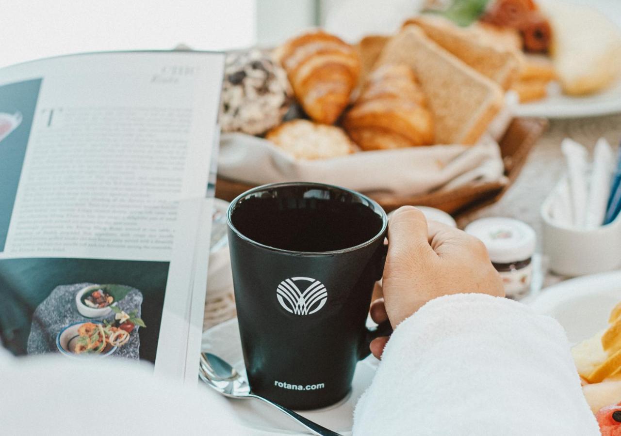 City Centre Rotana Doha Ngoại thất bức ảnh A reusable coffee cup