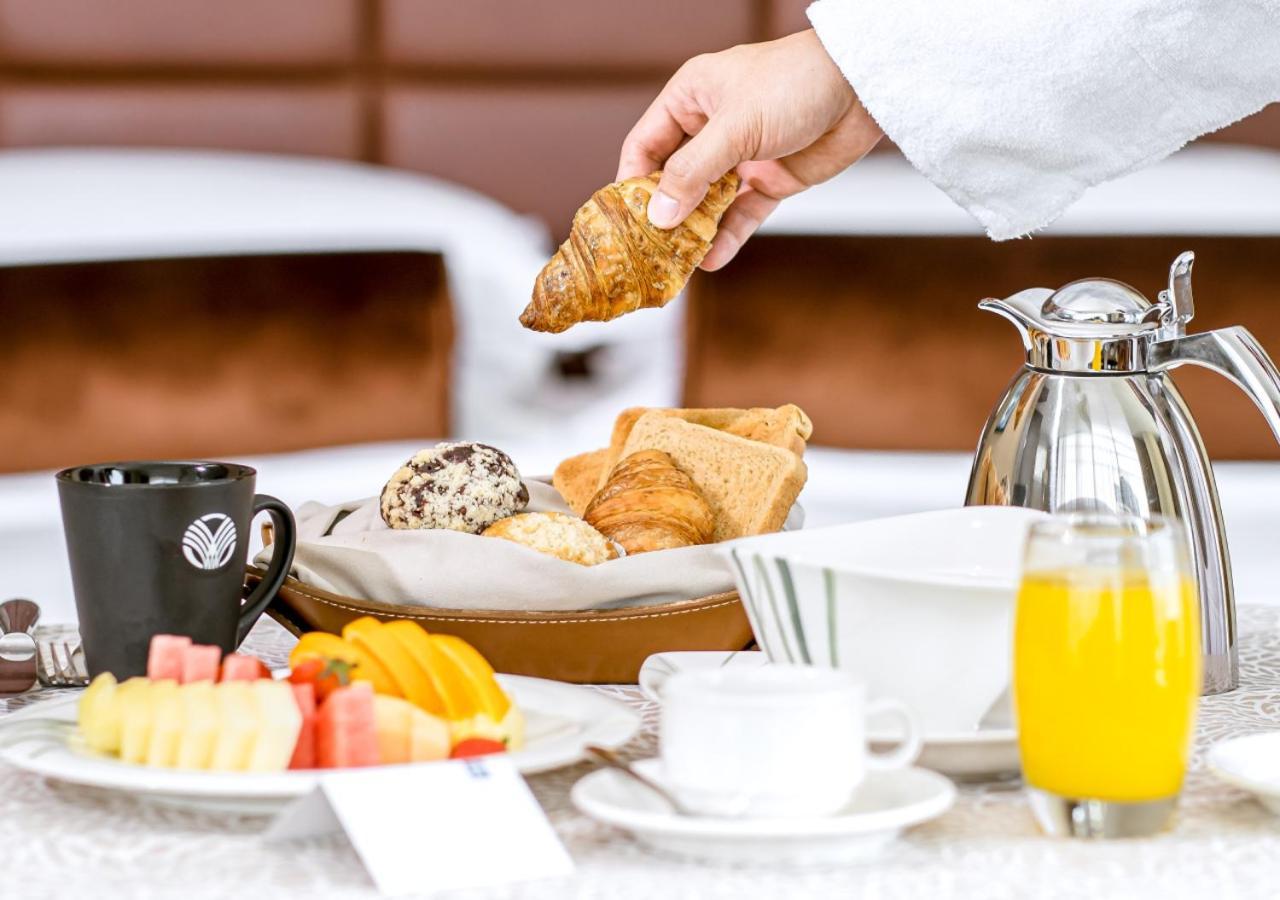 City Centre Rotana Doha Ngoại thất bức ảnh Room service