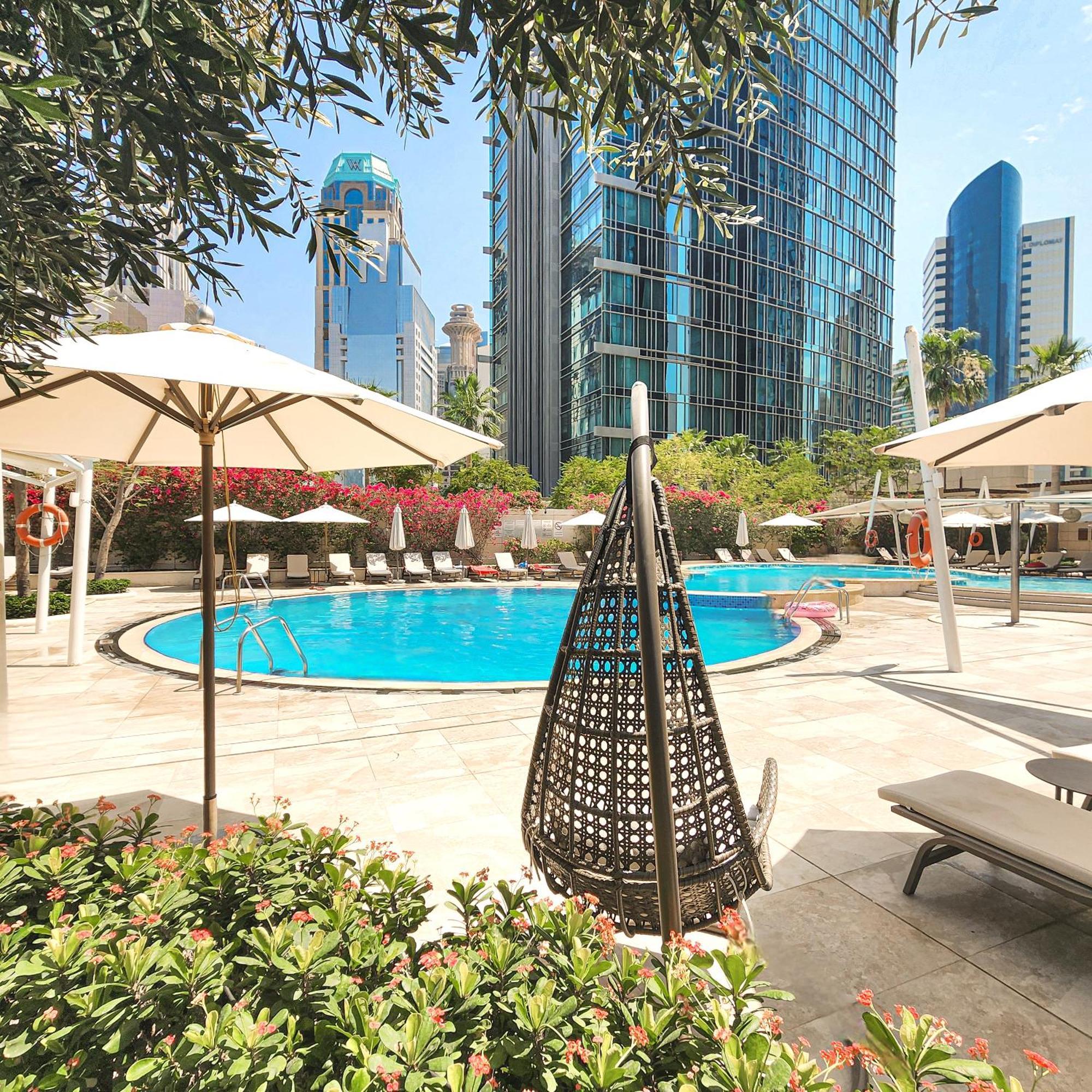 City Centre Rotana Doha Ngoại thất bức ảnh The swimming pool at the hotel
