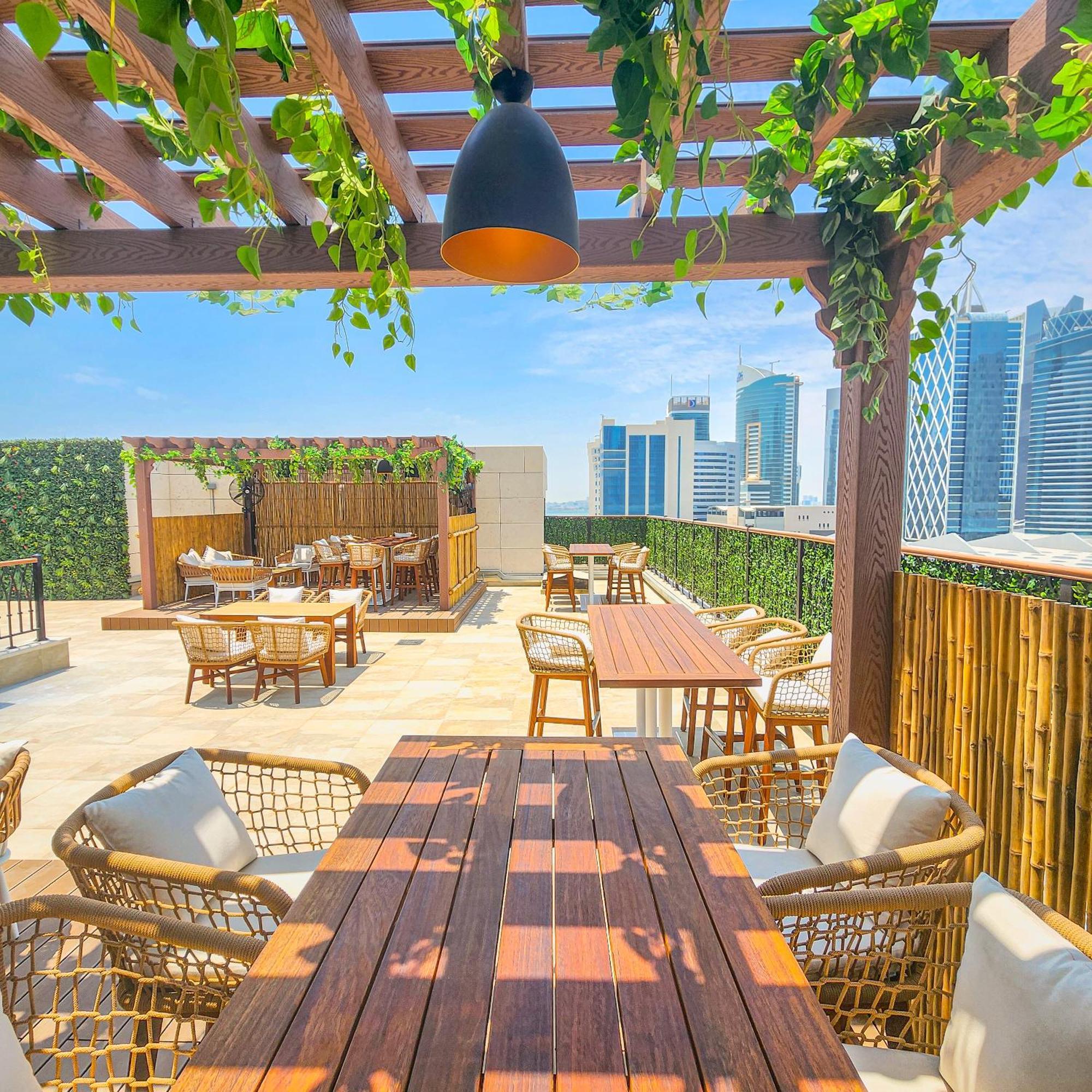 City Centre Rotana Doha Ngoại thất bức ảnh The rooftop bar at the hotel