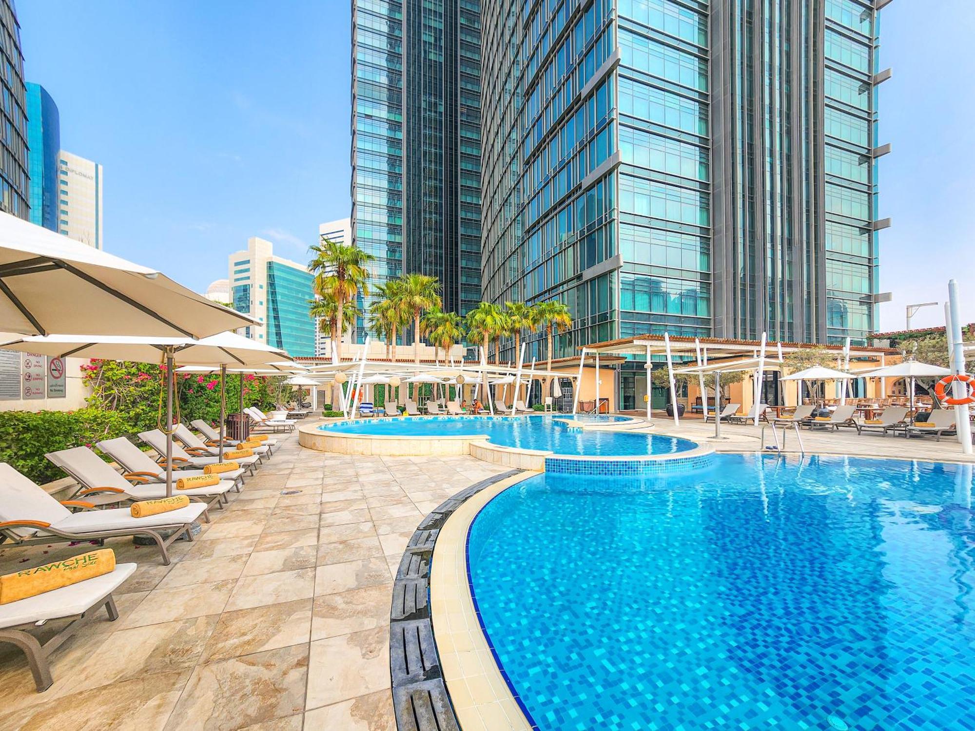 City Centre Rotana Doha Ngoại thất bức ảnh The swimming pool at the hotel