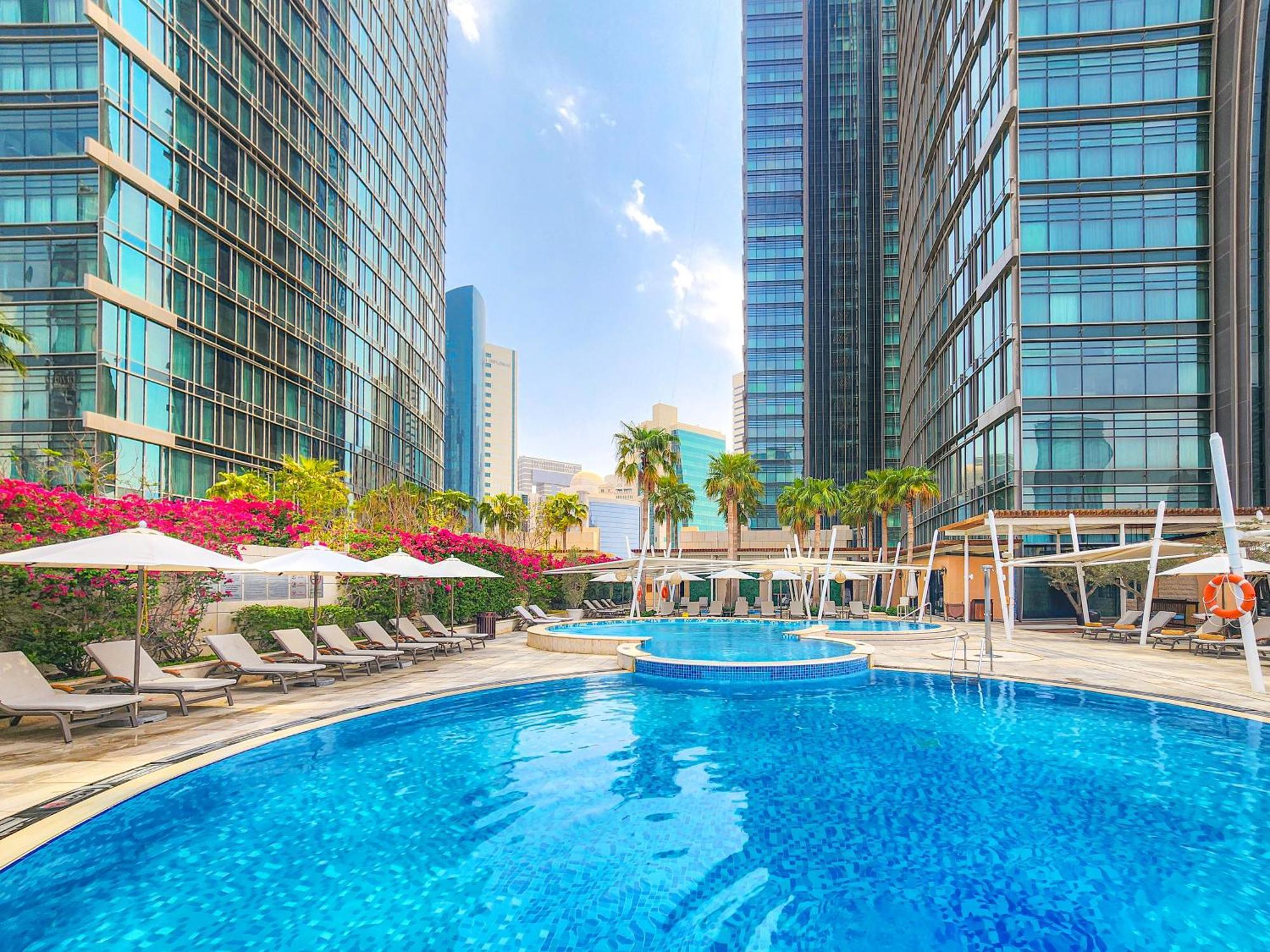 City Centre Rotana Doha Ngoại thất bức ảnh The swimming pool at the hotel