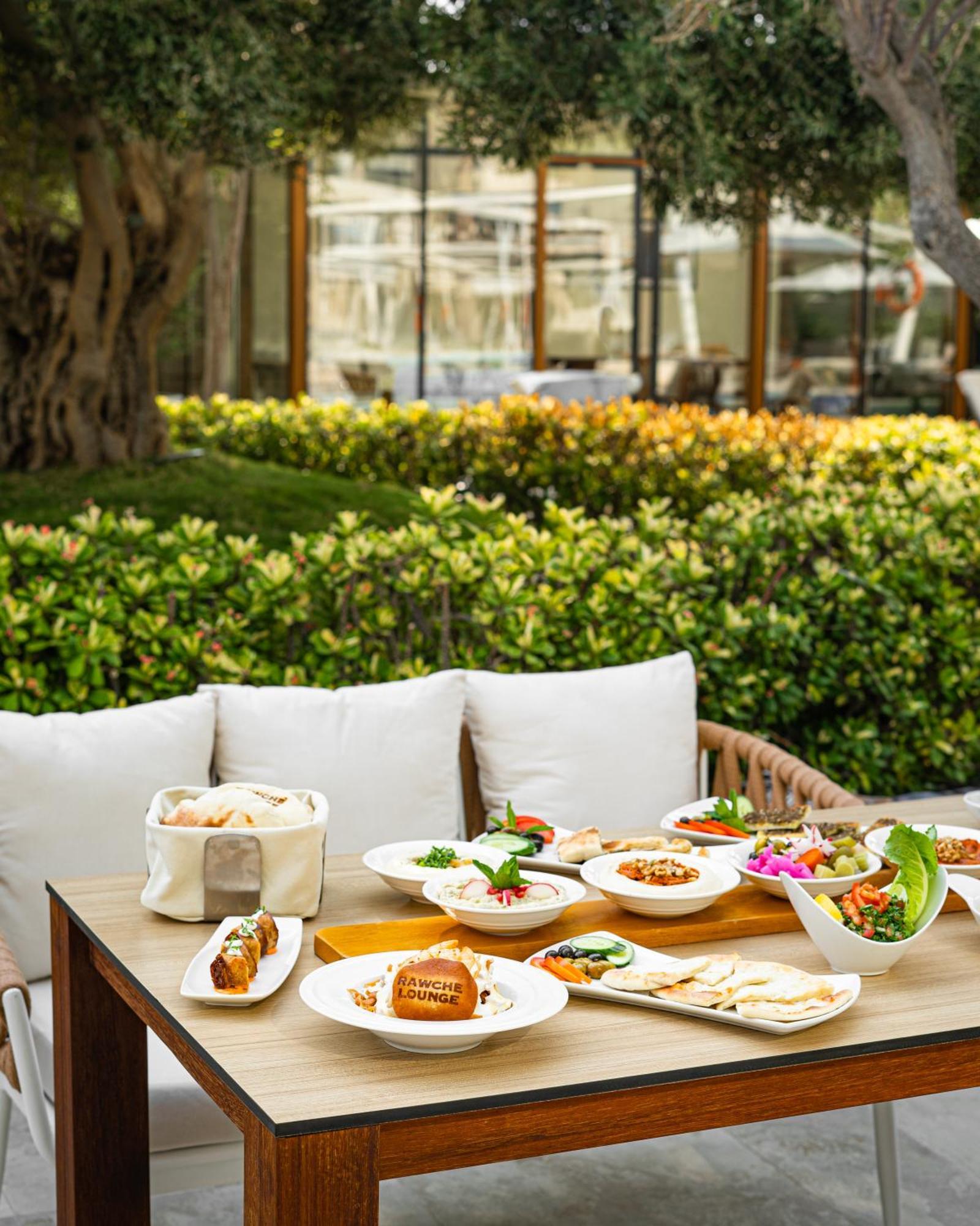 City Centre Rotana Doha Ngoại thất bức ảnh A selection of dishes at the restaurant
